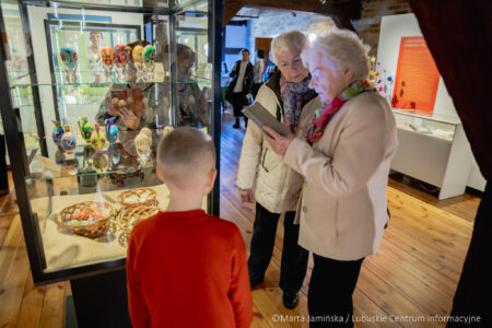 Prawie 200 pisanek z całej Polski można oglądać w Spichlerzu na wystawie pokonkursowej 53. Ogólnopolskiego Konkursu Pisanek im. Michała Kowalskiego.