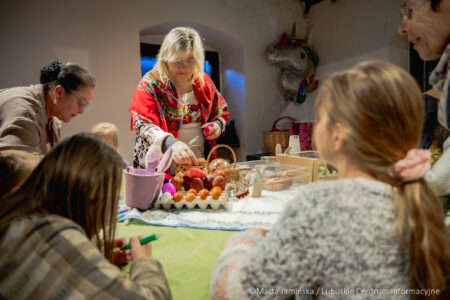 Prawie 200 pisanek z całej Polski można oglądać w Spichlerzu na wystawie pokonkursowej 53. Ogólnopolskiego Konkursu Pisanek im. Michała Kowalskiego.