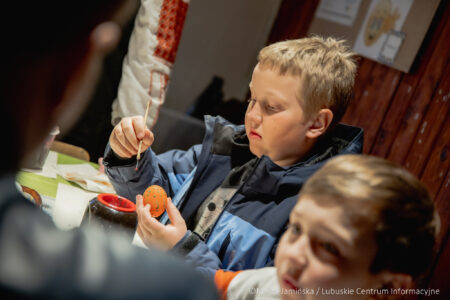 Prawie 200 pisanek z całej Polski można oglądać w Spichlerzu na wystawie pokonkursowej 53. Ogólnopolskiego Konkursu Pisanek im. Michała Kowalskiego.