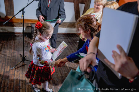 Prawie 200 pisanek z całej Polski można oglądać w Spichlerzu na wystawie pokonkursowej 53. Ogólnopolskiego Konkursu Pisanek im. Michała Kowalskiego.