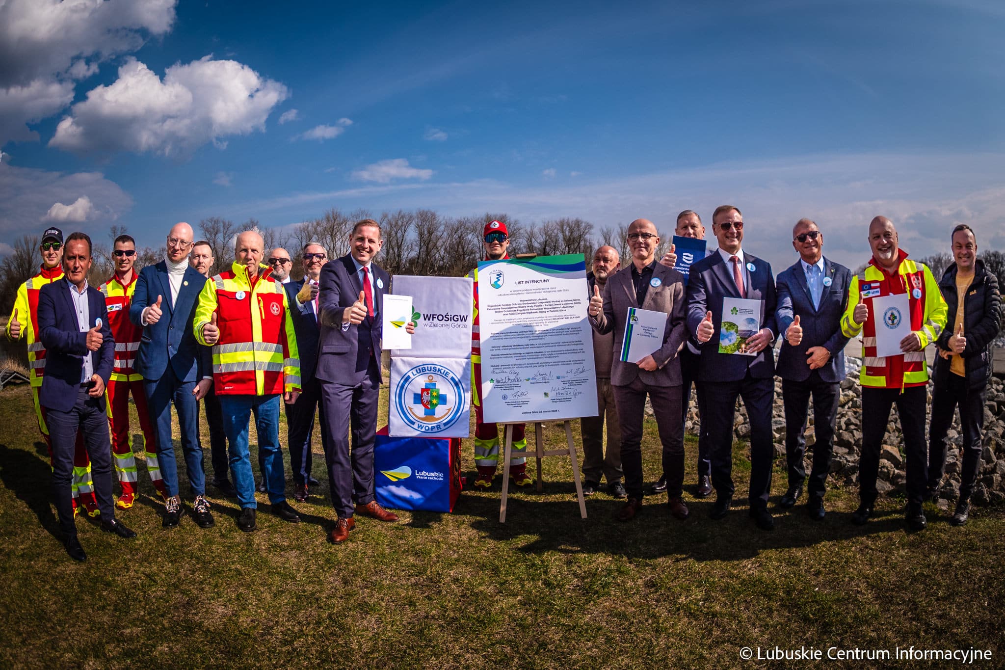 Podpisanie listu na rzecz Odry w Porcie Nowa Sól Fot Karol Kolba/ LCI ABC dla Odry Tak Lubuskie walczy o przyszłość rzeki