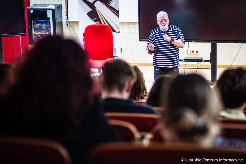 Spotkanie z Tomaszem Raczkiem na Uniwersytecie Zielonogórskim. Fot. Karol Kolba/ LCI Kinoterapia spotkanie na Uniwersytecie Zielonogórskim z Tomaszem Raczkiem