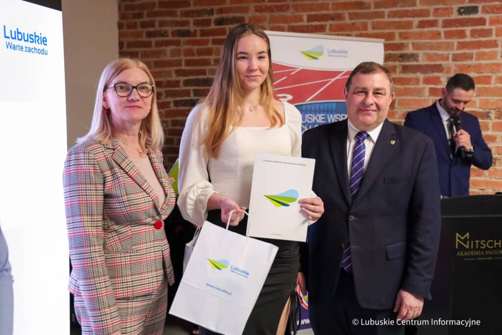 Stypendia i nagrody wręczono podczas oficjalnej gali w Zielonej Górze Fot. Łukasz Wawer Stypendia i nagrody wręczono podczas oficjalnej gali w Zielonej Górze Fot Łukasz Wawer