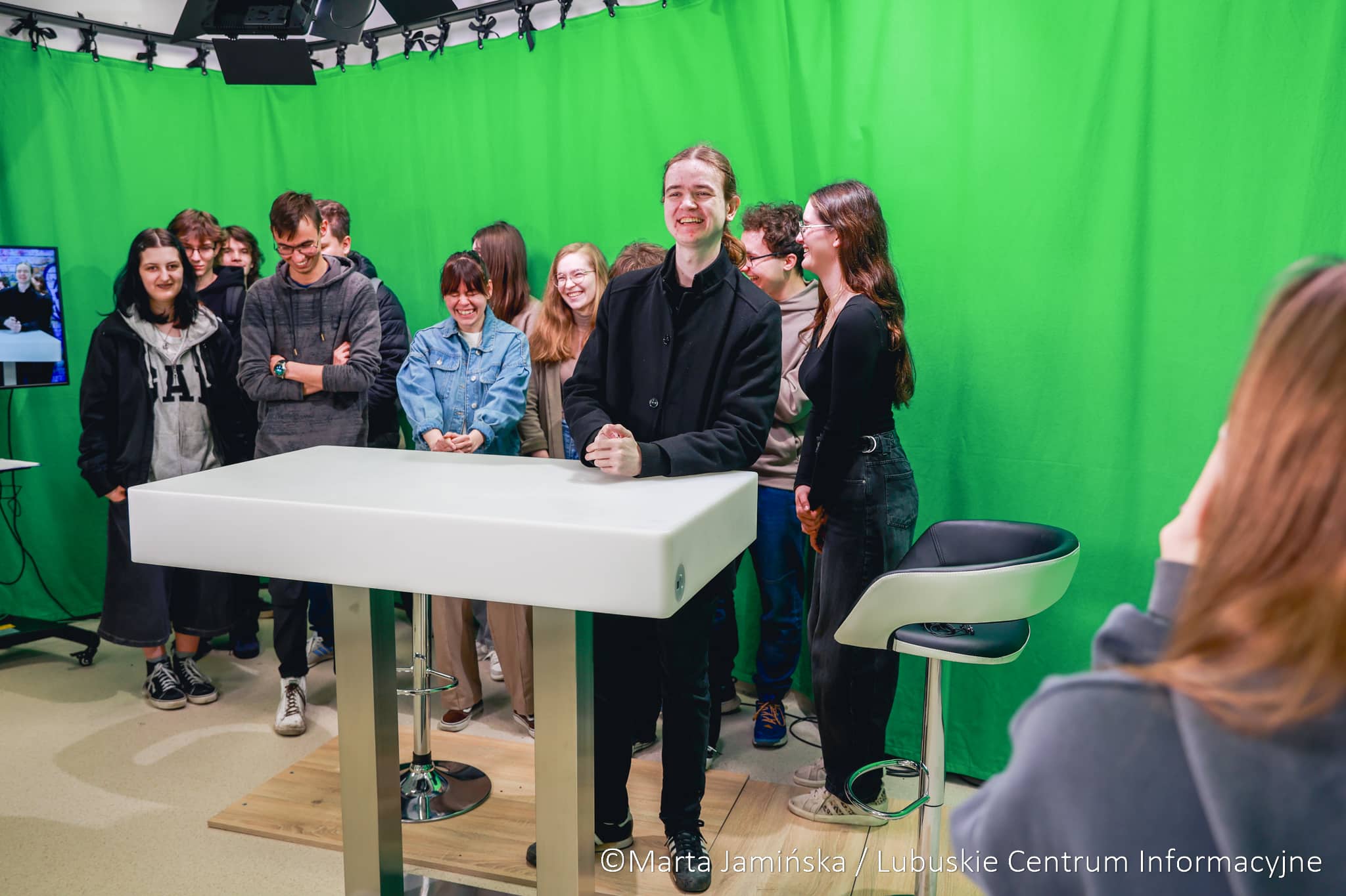 W spotkaniu uczestniczyło około 20 osób w tym studenci kierunków komunikacja medialna i społeczna oraz architektura informacji  Studenci opanowali Lubuskie Centrum Informacyjne