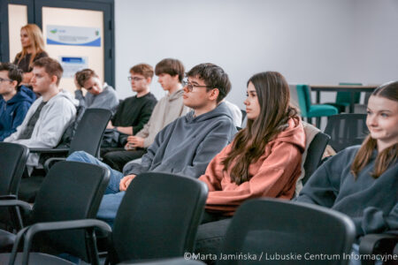 W Lubuskim Centrum Cyfryzacji Go Cloud w Gorzowie Wielkopolskim odbyło się spotkanie w ramach „Tygodnia Włączenia Cyfrowego Osób Starszych”