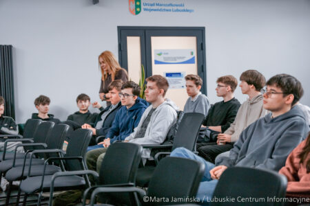 W Lubuskim Centrum Cyfryzacji Go Cloud w Gorzowie Wielkopolskim odbyło się spotkanie w ramach „Tygodnia Włączenia Cyfrowego Osób Starszych”