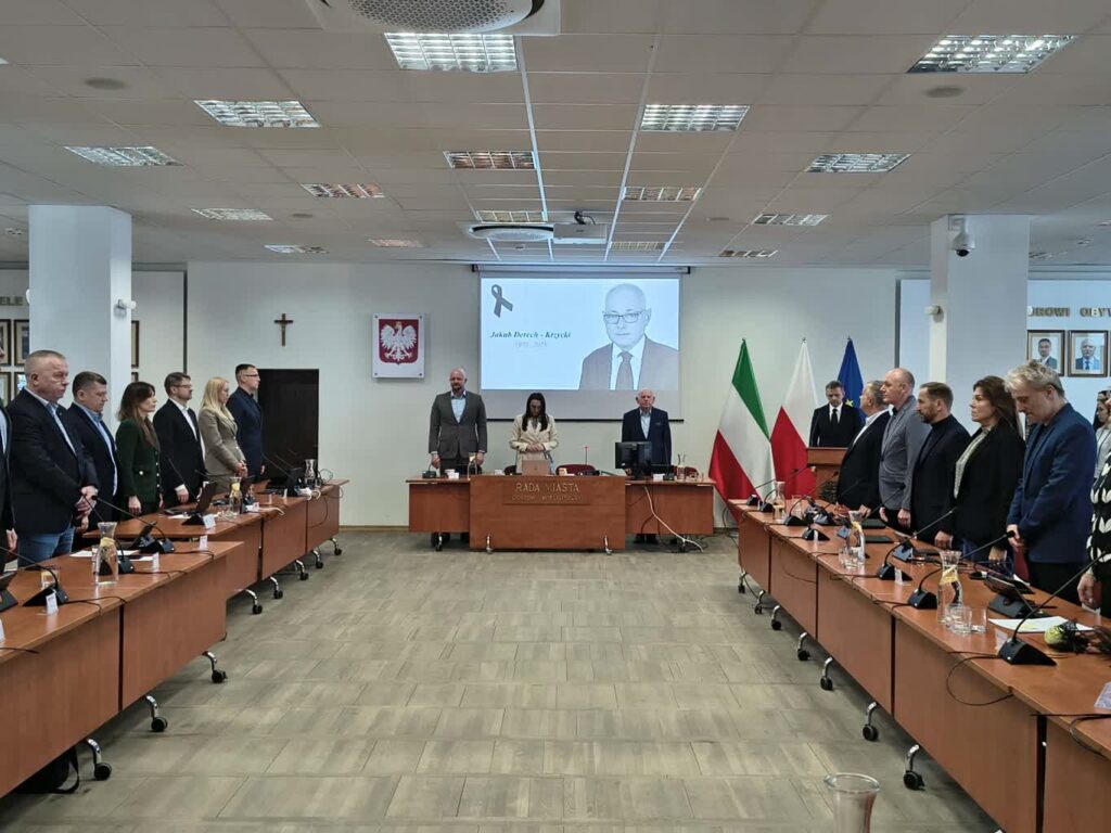Minuta ciszy dla Jakuba Derecha-Krzyckiego Sesja Rady Miasta Gorzowa 24 marca 20206r radni uczcili minutą ciszy Jakuba Derecha Krzyckiego Minuta ciszy i trudne wnioski o młodych Ważne tematy gorzowskiej sesji