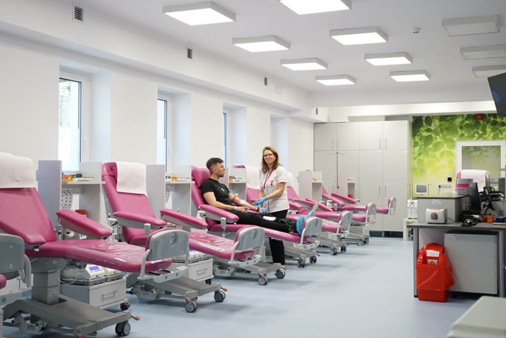 Pomimo rosnącego zaangażowania dawców, publiczna służba krwi w Polsce znalazła się na finansowym rozdrożu.