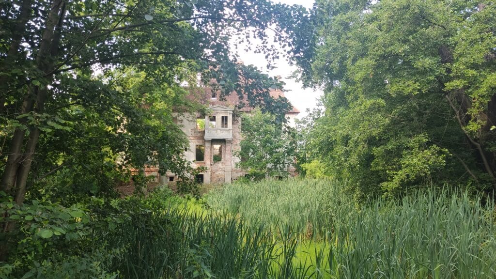   Dwór w Studzieńcu Ale wstyd