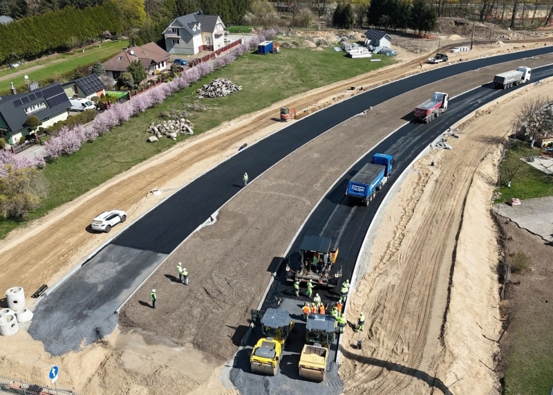 Północna Obwodnica Gorzowa Układanie asfaltu na północnej obwodnicy Gorzowa Fot Gorzowskie Inwestycje Miejskie Na Północnej Obwodnicy ruszyło asfaltowanie