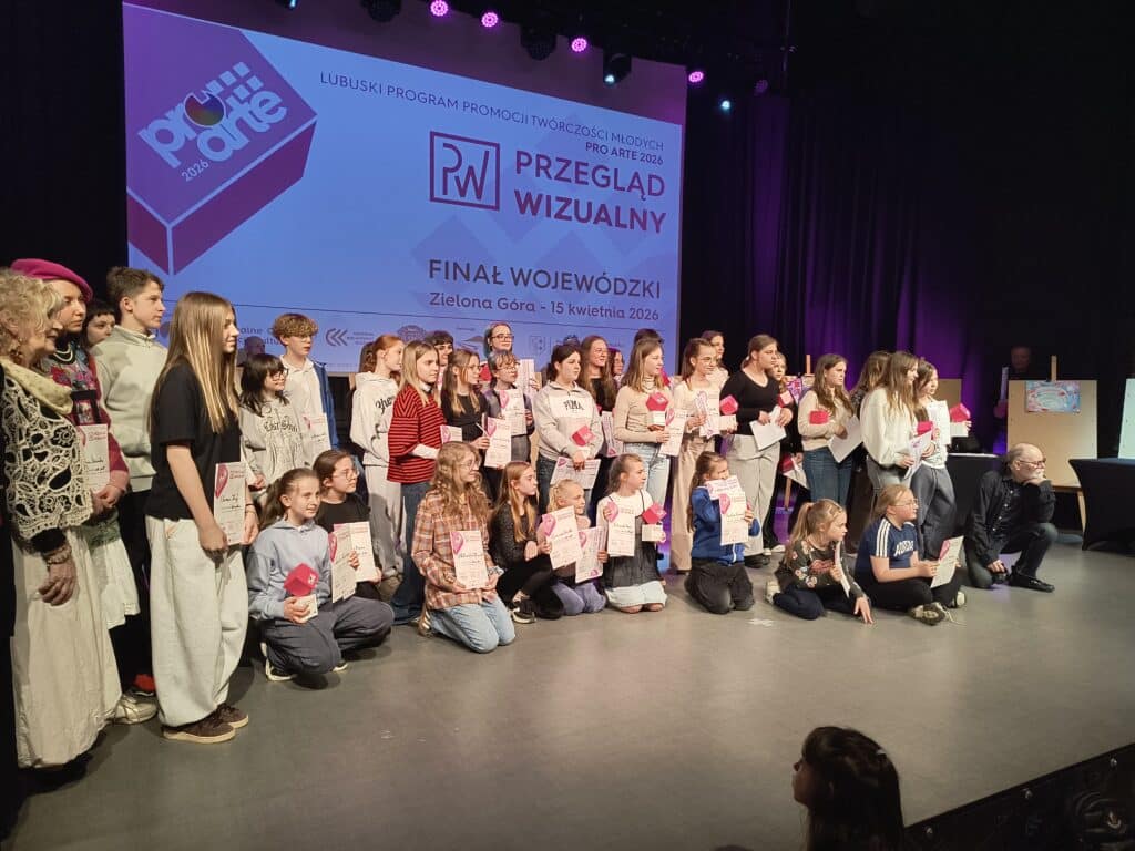 Finał wojewódzkiego etapu konkursu Pro Arte odbył się w siedzibie RCAK w Zielonej Górze Fot. Dariusz Nowak Finał wojewódzkiego etapu konkursu Pro Arte odbył się w siedzibie RCAK w Zielonej Górze Fot Dariusz Nowak Malowali fotografowali i zachwycili jury Znamy wyniku konkursu Pro Arte WIDEO