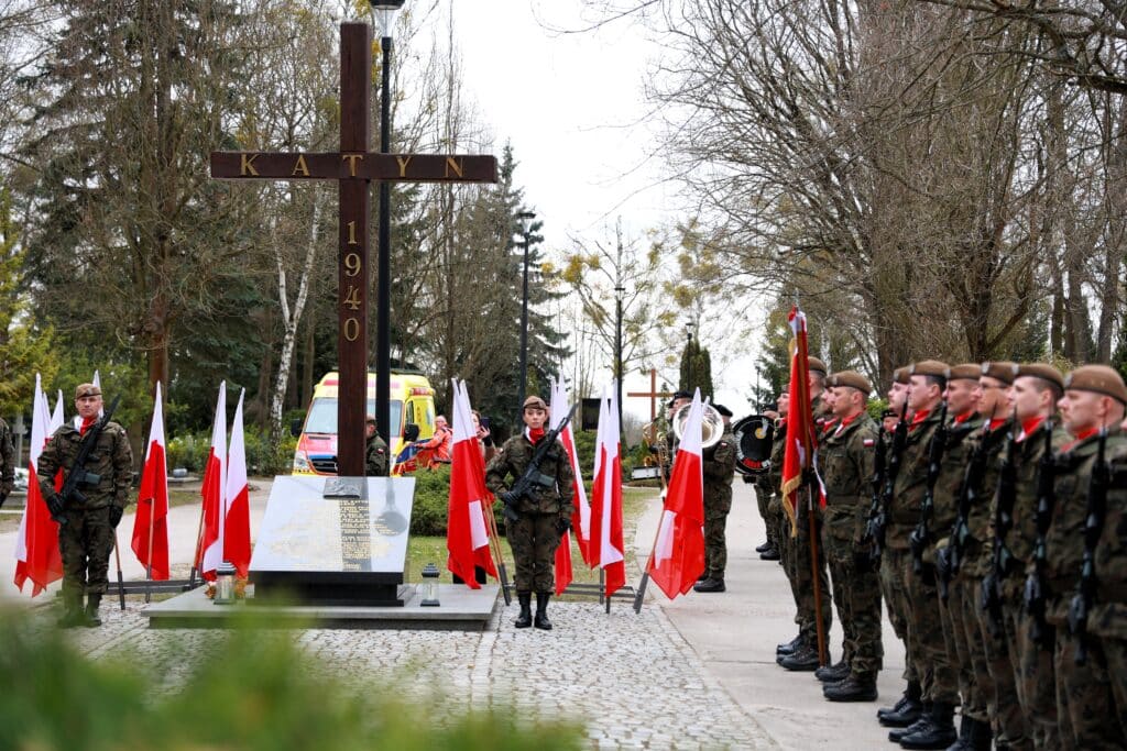 Dzień Pamięci Ofiar Zbrodni Katyńskiej w Gorzowie. Dzień Pamięci Ofiar Zbrodni Katyńskiej w Gorzowie Gorzów uczcił ofiary Katynia
