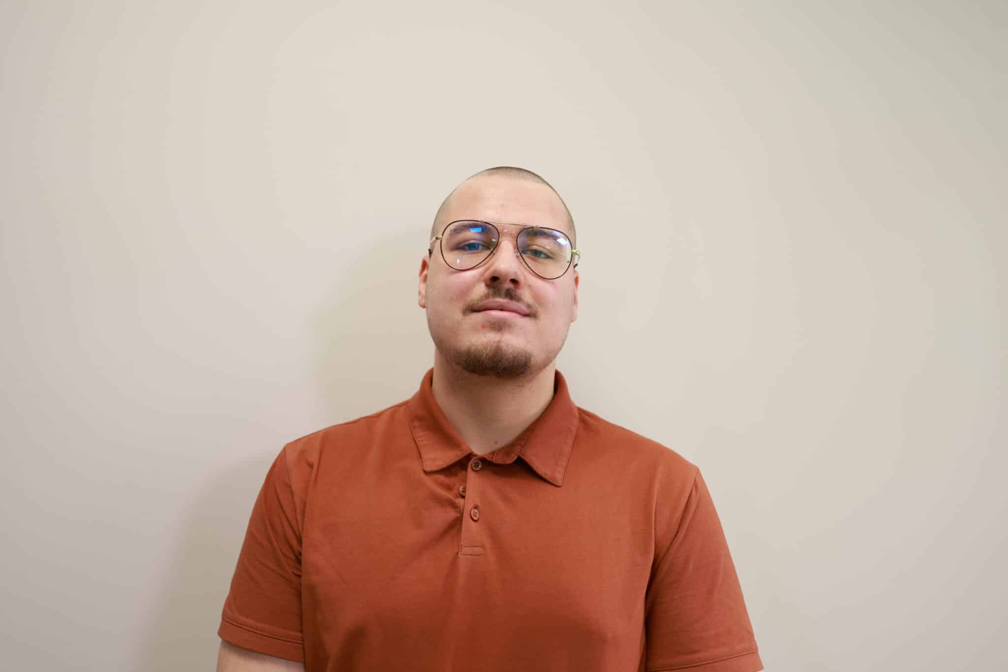 W rozmowie Katarzyny Kozińskiej gościem był słuchacz NeuroAkademii i uczestnik Klubu Integracji Społecznej w Gorzowie Jakub Raszka. W rozmowie Katarzyny Kozińskiej gościem był słuchacz NeuroAkademii i uczestnik Klubu Integracji Społecznej w Gorzowie Jakub Raszka Nie czekaj dziesięć lat Historia odwagi i potencjału w spektrum