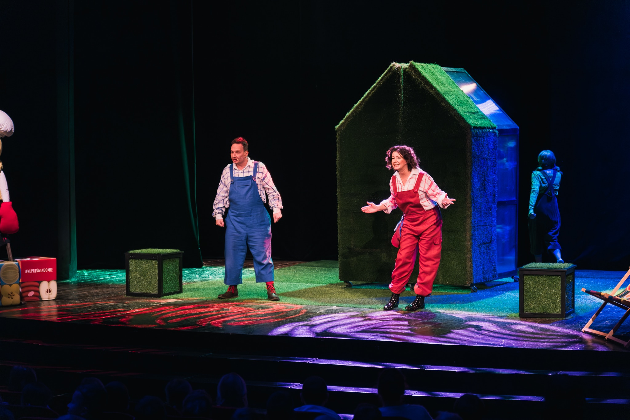  Już 1 maja o godzinie 1200 na scenie pojawi się spektakl Karmelek w reżyserii Beaty Chorążykiewicz  Majówka w teatrze za darmo Jest jeden warunek