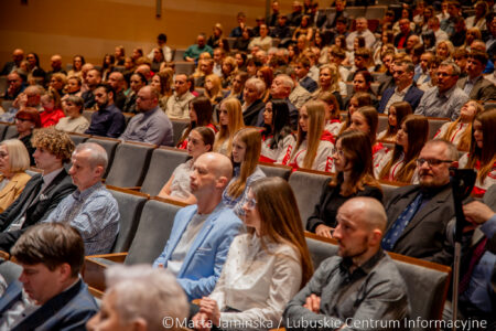 Gala nagród sportowych w Filharmonii Gorzowskiej. Wyróżniono najlepszych sportowców i trenerów.