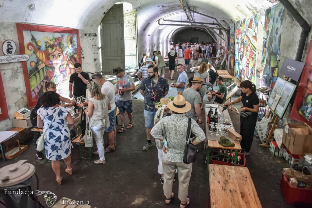   Podczas majówki winiarze zejdą do podziemia